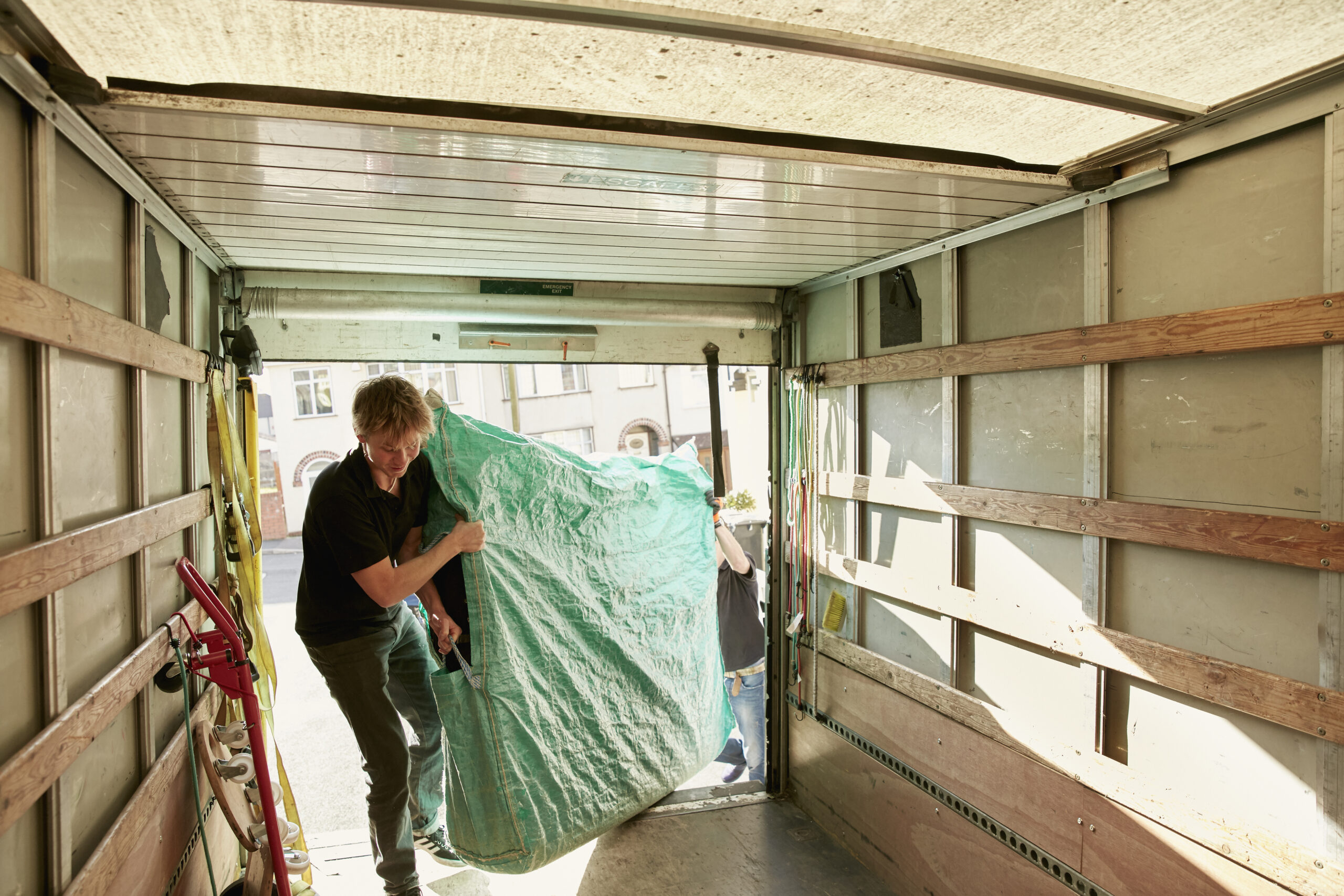 how to pack a moving truck