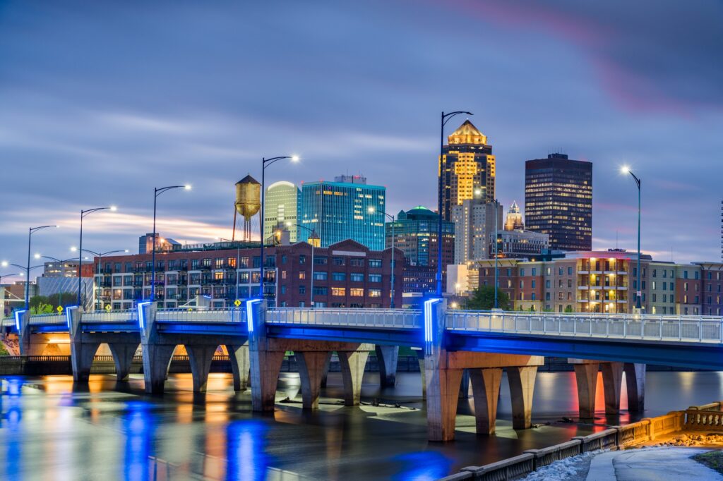 Des Moines, Iowa, USA Cityscape at Twilight